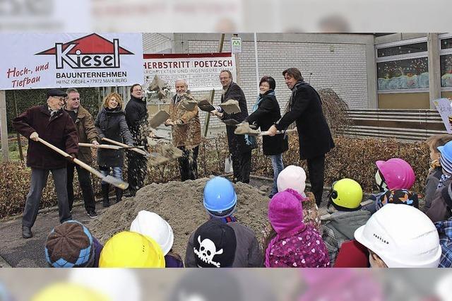 Erster Spatenstich fr den neuen Kindergarten