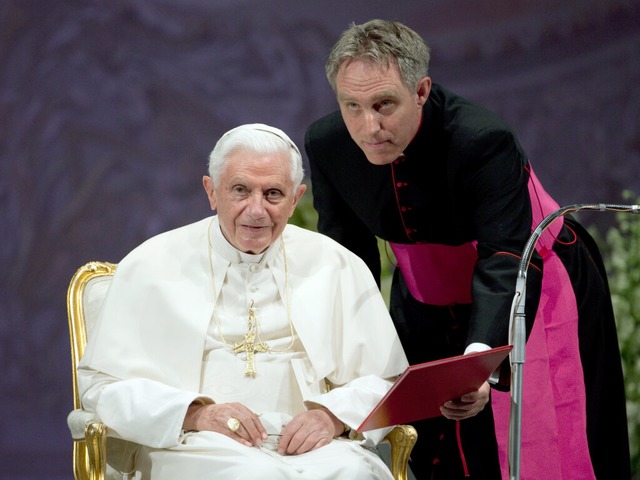 Papst Benedikt XVI. hat seinen Privats...ten des ppstlichen Haushalts ernannt.  | Foto: dpa
