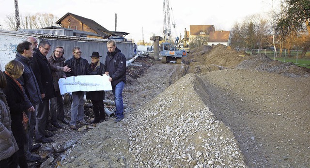 Baustellenbegehung in Kenzingen mit  Brgermeister, Stadtrten und Planer.  | Foto: Michael haberer