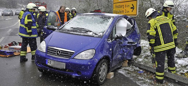 In ihrem Auto eingeklemmt wurde eine 2... Mllheim am spten Freitagvormittag.   | Foto: Volker Mnch