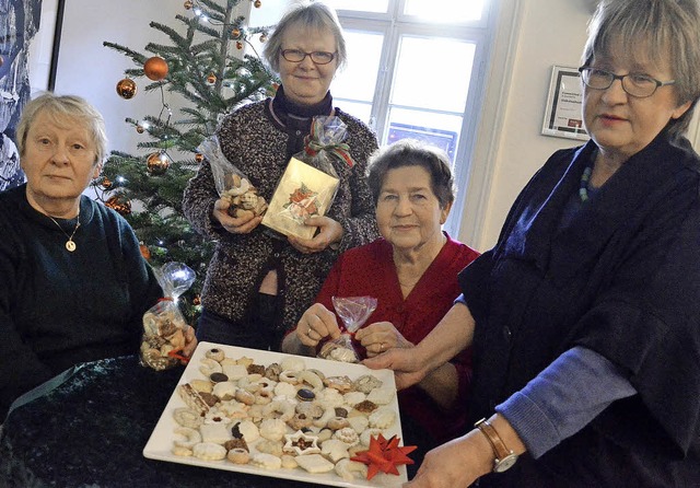 Gebacken haben die Frauen fr den Baza...Seniorenbeauftragte Kornelia Jagiela.   | Foto: Barbara Ruda