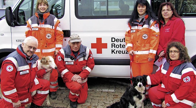 Gro ist die Freude ber das neue DRK-Fahrzeug.   | Foto: Claudia Marchlewski