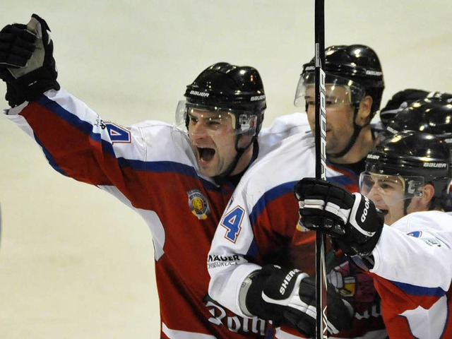 Torjubel beim EHC &#8211; doch trotz s...e Mannschaft Deggendorf Fire noch 6:8.  | Foto: Achim Keller