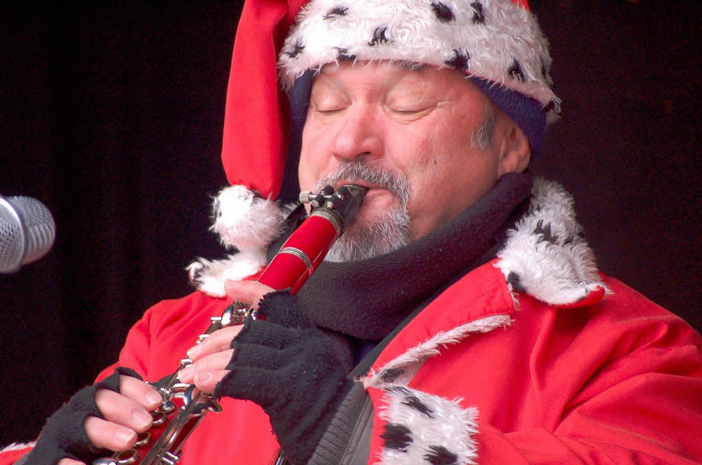 Weihnachtsmarkt Bad Sckingen 2012: Heien Jazzsound und romantische Weihnachtslieder servierten am Sonntagmittag die beliebten swingenden Weihnachtsmnner.