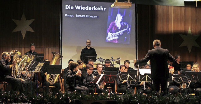 Das Kuhbacher Blasorchester zeigt sich von seiner besten Seite.   | Foto: Heidi Fssel