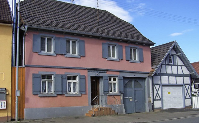 Heute und eine undatierte Aufnahme zu ...ch gab. Die Brezel als Berufszeichen.   | Foto: historischer Arbeitskreis Ichenheim