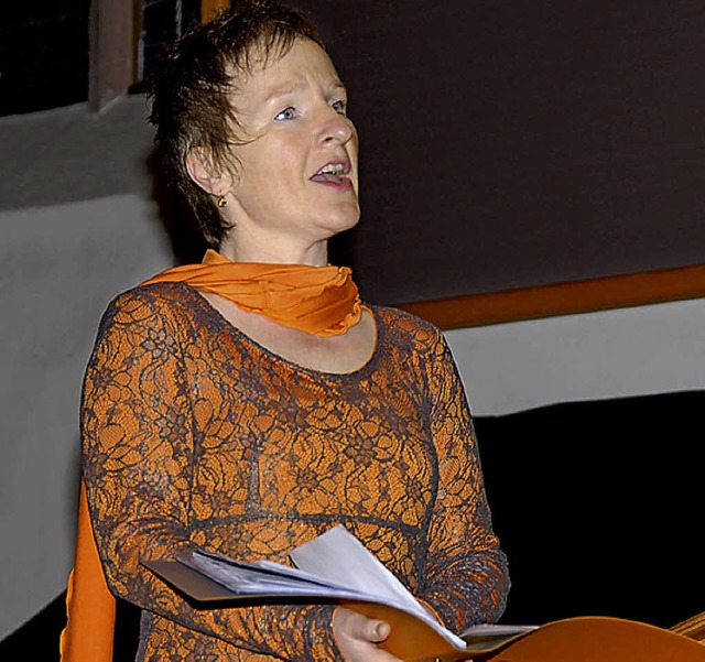 Hannelore Strohm (l.) und Gudrun Plasb...e beim Jubilumskonzert in Bahlingen.   | Foto: Alfred Peter