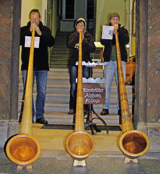 Alphornklnge ertnten auf der Rathaustreppe.  | Foto: Manfred Lange