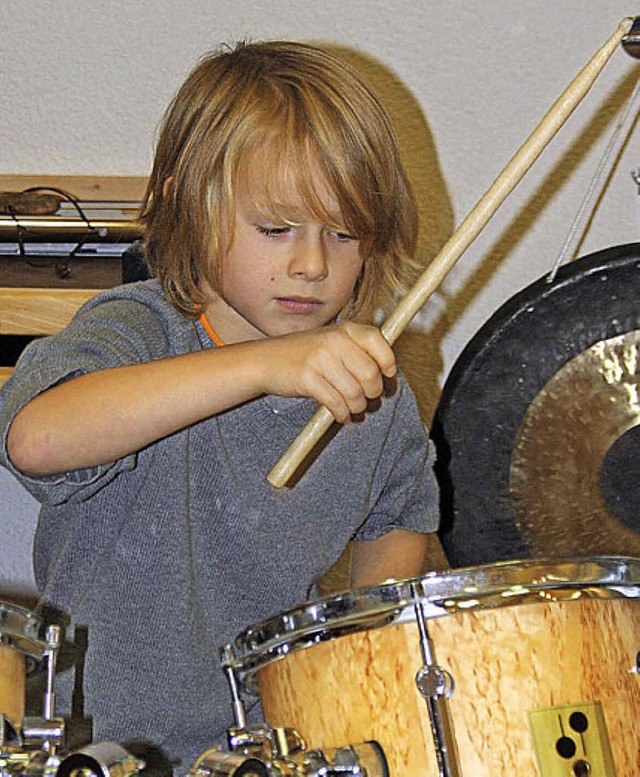 Lorenz Gerke (7) am Drum Set beim Vorspiel.   | Foto: Silvia Faller