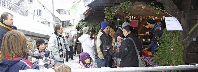 Zeitweise reger Betrieb herrschte vor ...ber feinen Todtmooser Weihnachtsmarkt.  | Foto: Andreas Bhm