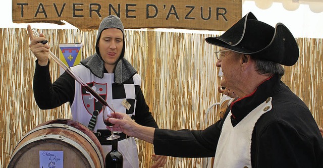 So wird beim Weinfest in Bandol Anfang Dezember der Wein aus den Fssern geholt.  | Foto: bz