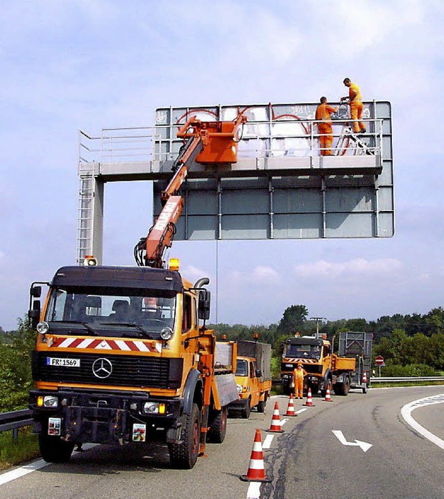 Auch die Reparatur von Schilderbrcken...feld der Autobahnmeisterei Offenburg.   | Foto: robert Ullmann