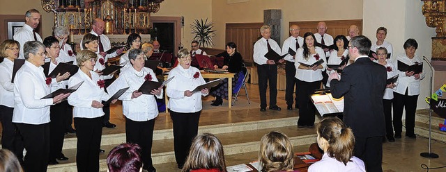 Der Kirchenchor sang fr die Renovieru...Orgel in St. Sebastian in Simonswald.   | Foto: Dauenhauer