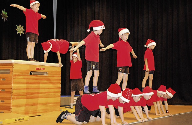 Bei der Nikolausfeier des TuS Oberhaus...gten die Jugendabteilungen ihr Knnen.  | Foto: Marion Domann