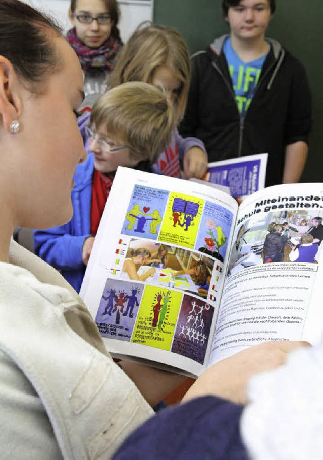 Das neue Jahrbuch bietet jede Menge  Lesestoff.  | Foto: Thilo Bergmann