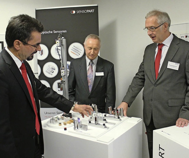 Sensopart- Chef Theodor Wanner informi...die neuesten Sensoren aus Gottenheim.   | Foto: mario schneberg