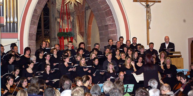 Der CVJM-Chor und Instrumentalisten sa...walisischen Komponisten Karl Jenkins.   | Foto: Helena Kiefer