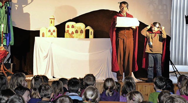 Das &#8222;Blinklichter-Theater&#8220;...achtsgeschichte auf seine eigene Art.   | Foto: Martina Weber-Kroker