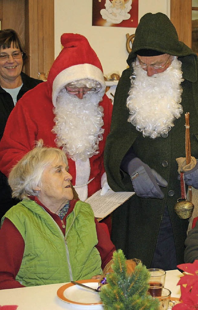Weihnachtlicher Besuch kam zu den Bewohnern des Seniorenheims Himmelspforte.   | Foto: Albert Greiner