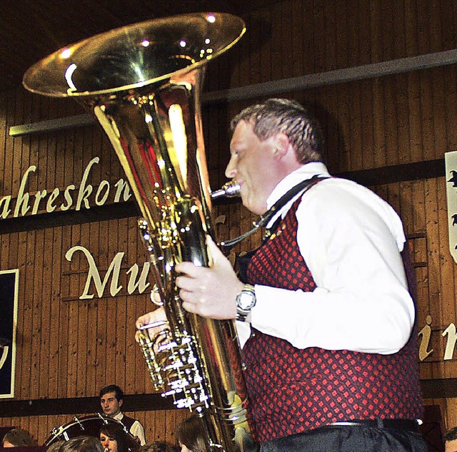 Michael Scheuble begeisterte mit einem brillanten Tuba-Solo.   | Foto: oth