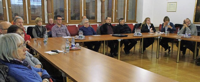 Das Einzelhandelsgutachten wurde am Di...eil im Kenzinger Brgersaal erlutert.  | Foto: Ilona Hge