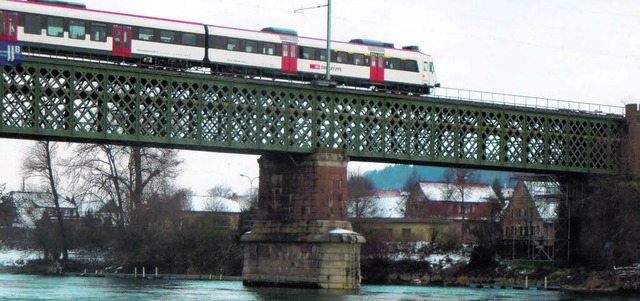 Als Gitterkonstruktion aus Eisen gebau...ne Elektro-Triebwagen der SBB rollen.   | Foto: Gerard