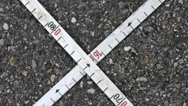 Stück für Stück wird der Untergrund un...ise dort, wo früher eine Mauer stand. | Foto: Regierungspräsidium Stück für Stück wird der Untergrund un...ise dort, wo früher eine Mauer stand. | Foto: Regierungspräsidium