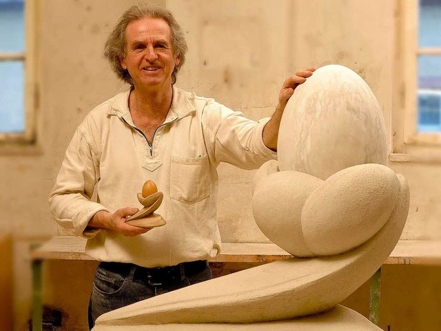 Anael Holdack mit einer seiner Skulpturen  | Foto: Veranstalter