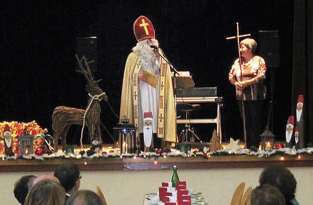 Der Nikolaus kam zu den Niederwindener...ngemeinschaft, Angelika Schnell, auf.   | Foto: Andrea Gehring