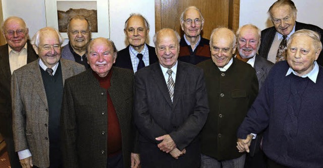 Die Klasse von 1932 im Jahr 2012 mit W...gler (hinten rechts) kam zum Treffen.   | Foto: Ingo Schneider