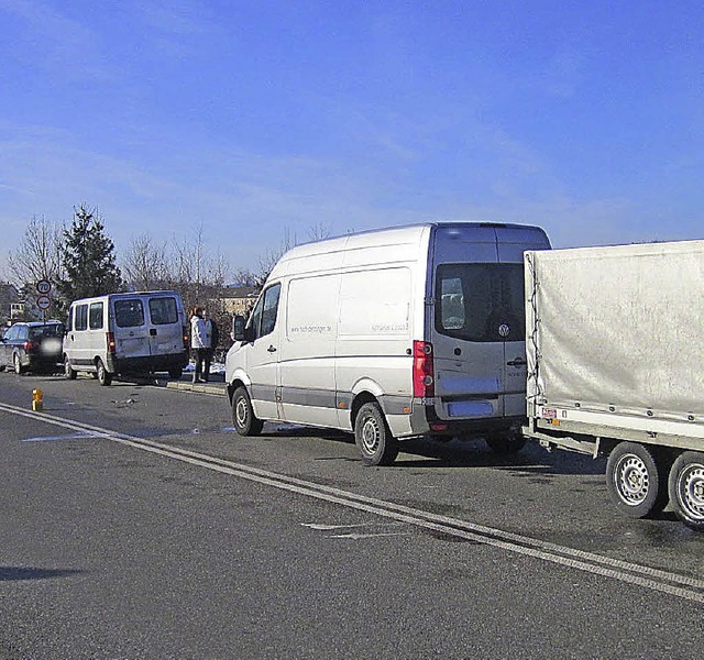 Kilometerlang war der Rckstau am Mitt...ach einem Auffahrunfall auf der B317.   | Foto: Polizei