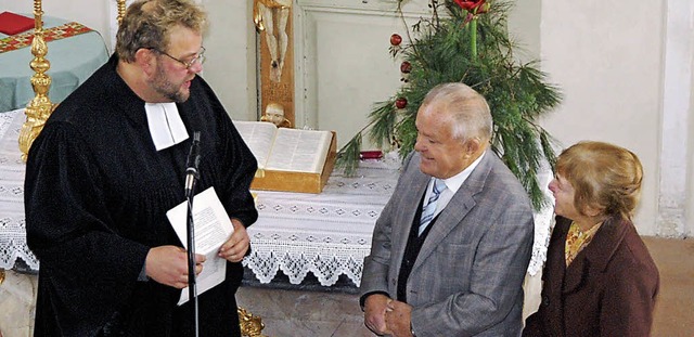 Diakon Klaus Schmidt wrdigte die Leis...g Jahre als Kirchendiener erbracht hat  | Foto: Jrg Schimanski