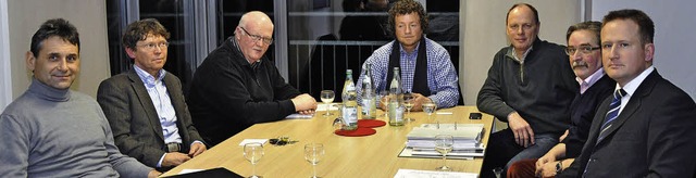 Diskutierten ber die Plne: Rolf Lore...chneider und  Dario Mock (von links).   | Foto: Julius Steckmeister