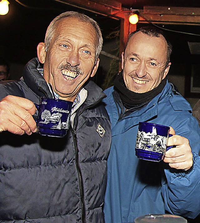 Ein Glhwein gefllig? Diesen Besuchern scheint es   geschmeckt zu haben.   | Foto: S. Decoux-Kone