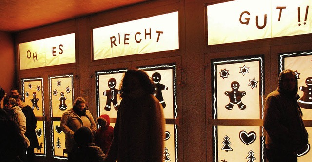 Licht und Schatten sorgen beim lebendi...nmann fr vorweihnachtliche Stimmung.   | Foto: Danielle Hirschberger