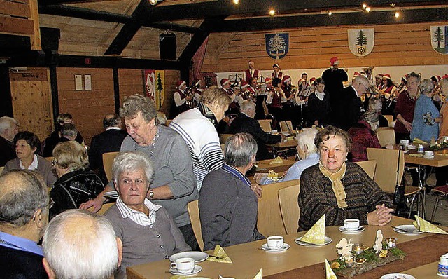 Hochbetrieb herrschte beim Seniorennac...r Gemeinde im Strittmatter Brgersaal.  | Foto: Peter Palmer