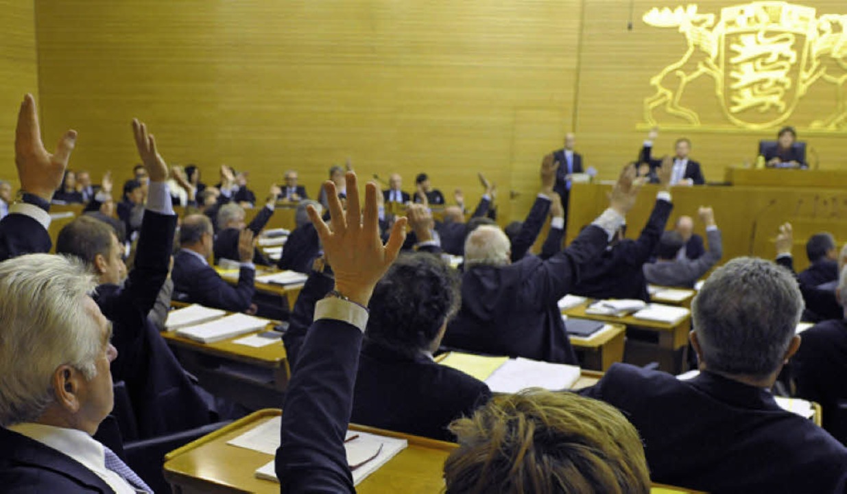 Hände hoch:  Union und FDP scheitern mit Vorstoß  | Foto: dpa