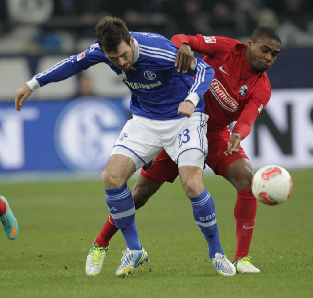 Seit fnf Spielen ist der SC Freiburg auswrts ungeschlagen. Auch Schalke konnte die Serie nicht brechen.