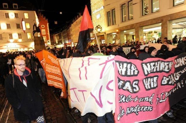 Linke Demonstranten protestieren gegen Abriss des 