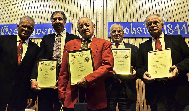 Vorsitzender Horst Happle (von links) ...chtlin, Otto Philipp und Helmut Maier  | Foto: Martina Proprenter