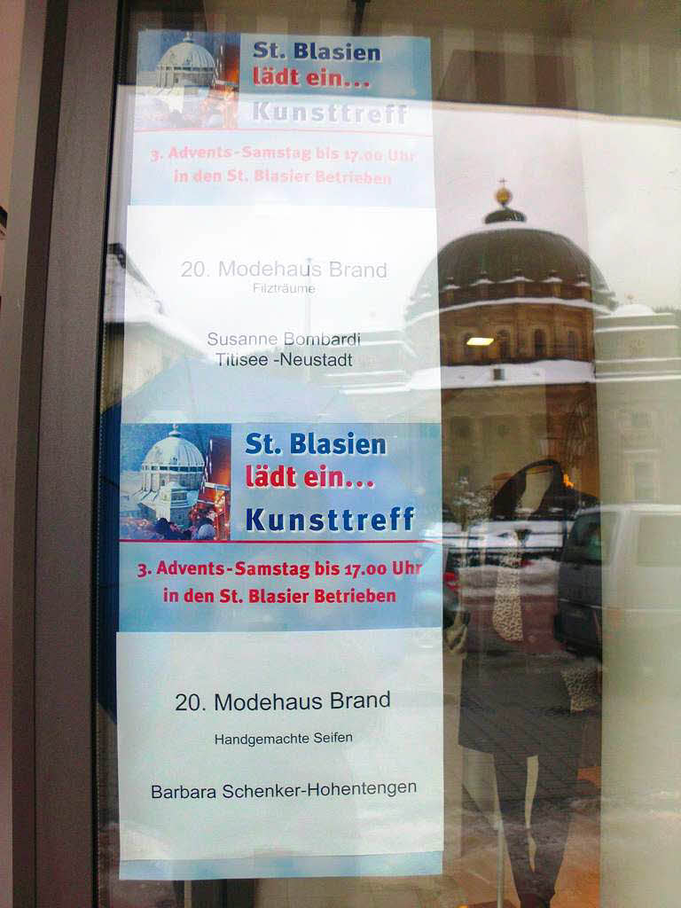 Knstler stellten am Samstag in den Geschften St. Blasiens ihre Werke aus.