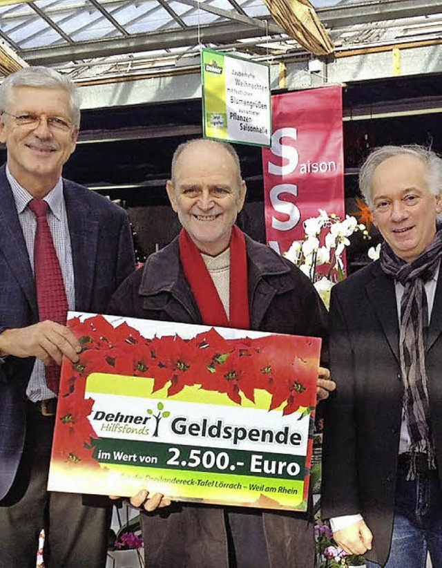 Scheckbergabe: Andreas Mende, Dehner-...ithel, Dehner-Marktleiter (von links)   | Foto: Dehner