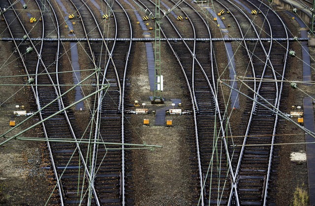 Die Kreisverwaltung pldiert fr einen Gterzugtunnel im Westen von Offenburg.   | Foto: dpa