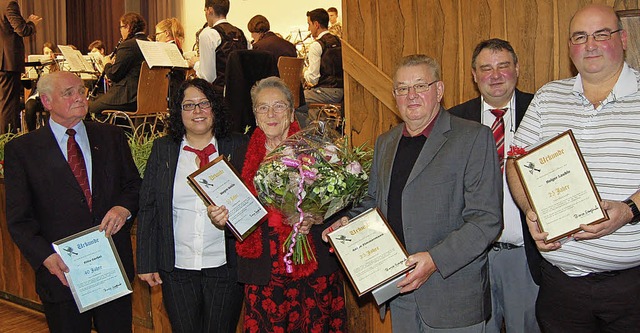 Bianca Scarpinato (zweite von links)  ...Anton Zimmermann,  und Holger Lauble.   | Foto: Heinz Vollmar