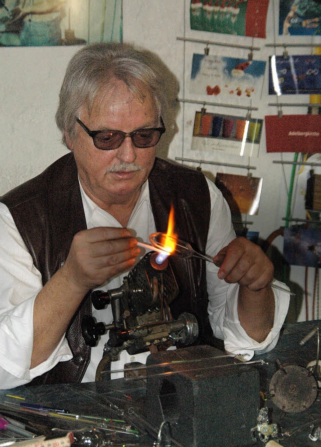 Heie Sache: Glasblser Wilfried Markus bei der Arbeit.  | Foto: Momme Spinder