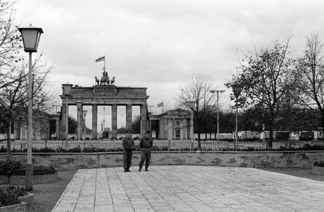 Blick am 04.09.1989 von Ost-Berlin aus...ovember 1989, fiel die Berliner Mauer.  | Foto: ZB