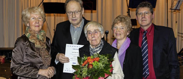 Ursula Solter-Meyberg (rechts), Michae... Mitgliedschaft im Sozialverband VdK.   | Foto: Gabriele Zahn