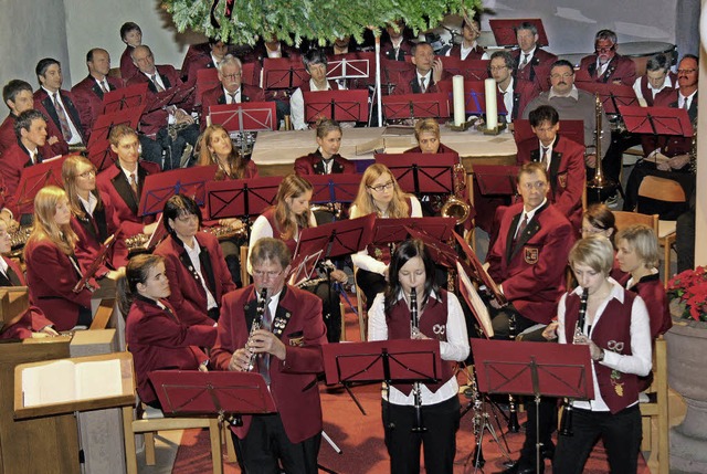 Ein besinnliches Konzert zum Advent ga...offingen in der St. Laurentiuskirche.   | Foto: herbert trogus