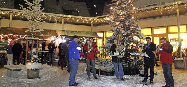 Zell ldt am Freitag, 21. Dezember ein zur Weihnachts-Nacht.   | Foto: Silke Hartenstein