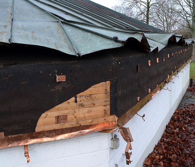 Groen Schaden haben  Kupferdiebe  in ...r Friedhofskapelle angerichtet.         | Foto: Alfred Arbandt